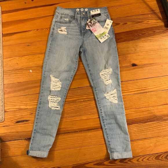 Rewash Denim - woman’s super cute ripped jeans